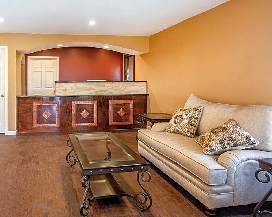 Rodeway Inn & Suites Brookhaven