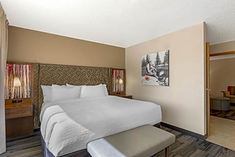 King Suite - Non-Smoking