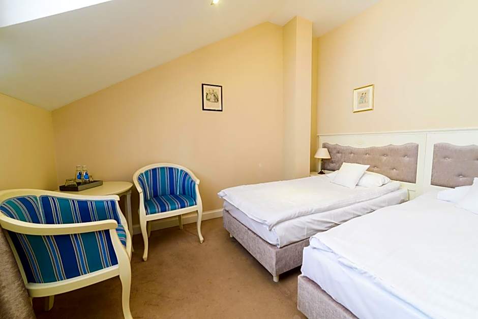 Ambasadorski Residence