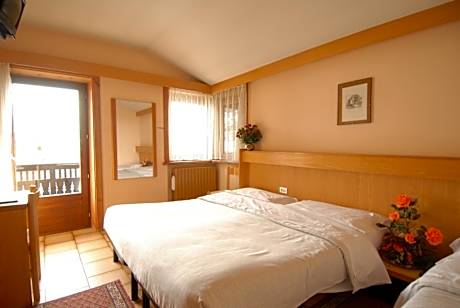 Family Room (2 Adults + 2 Children)