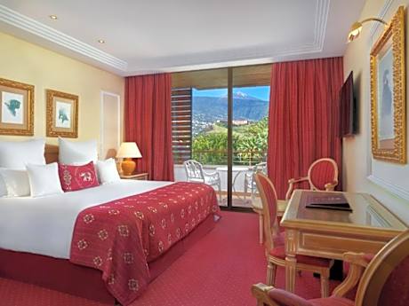 Deluxe Garden and Mountain View Double or Twin Room