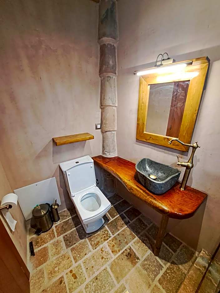 Arapis Rooms & Suites