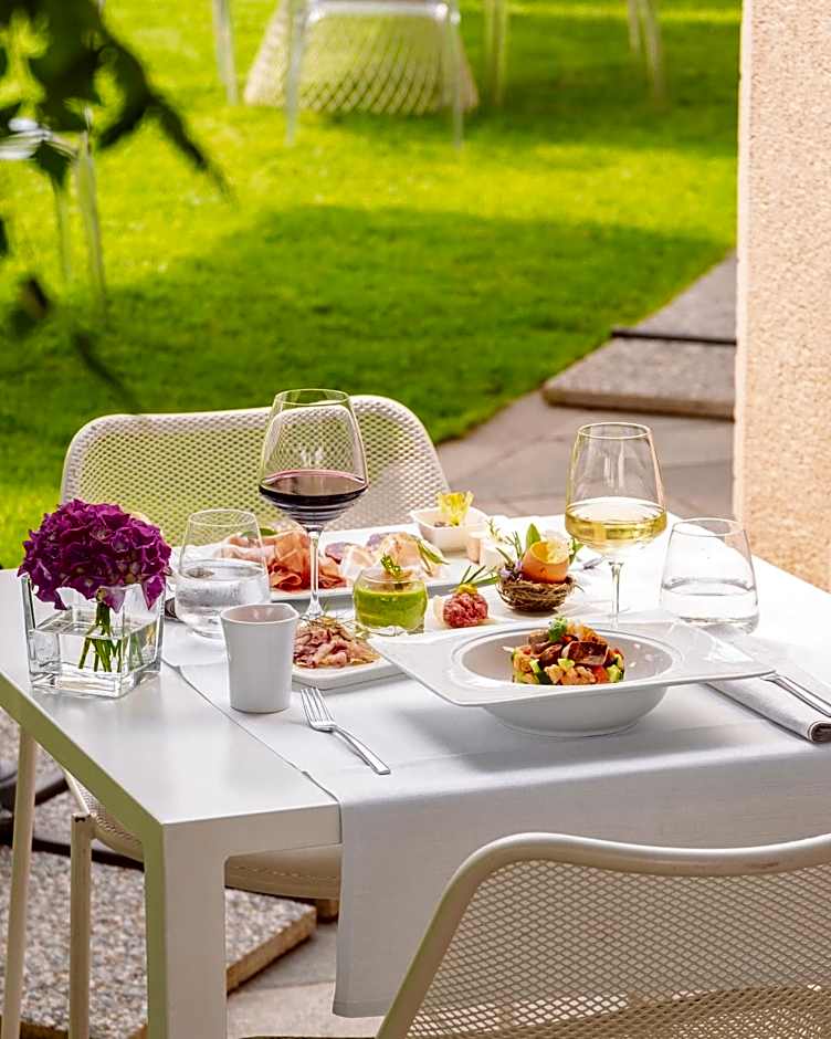 Red's Redaelli Hotel