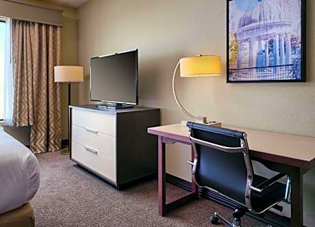 King Room with Roll-In Shower - Disability Access
