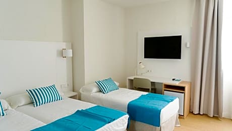 Quadruple Room (2 Adults + 2 Children)