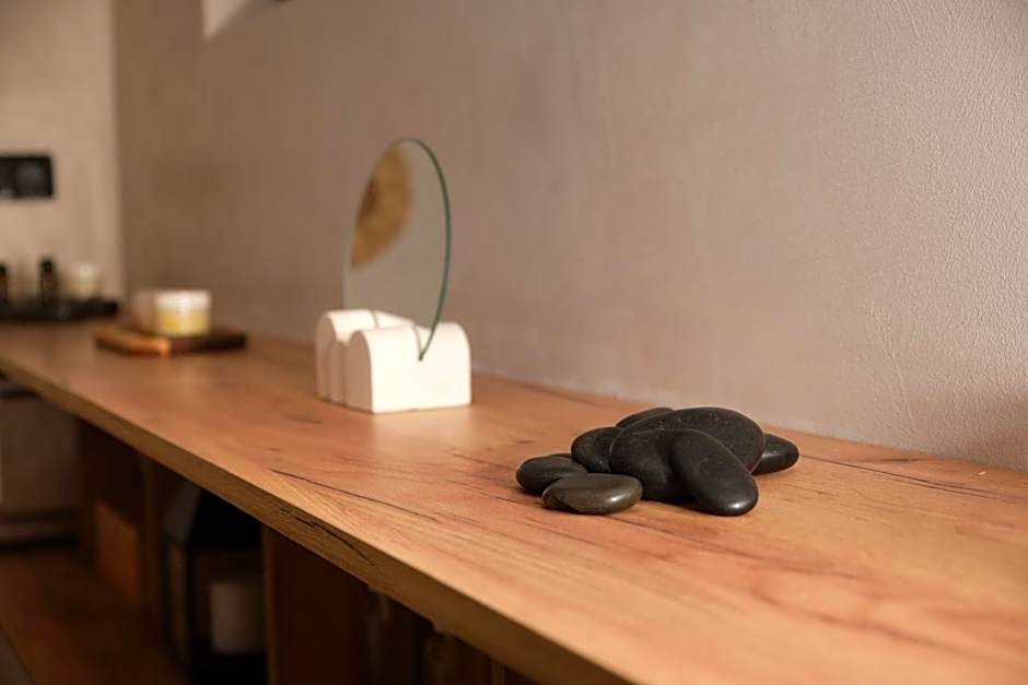 Kavos Hotel & Suites