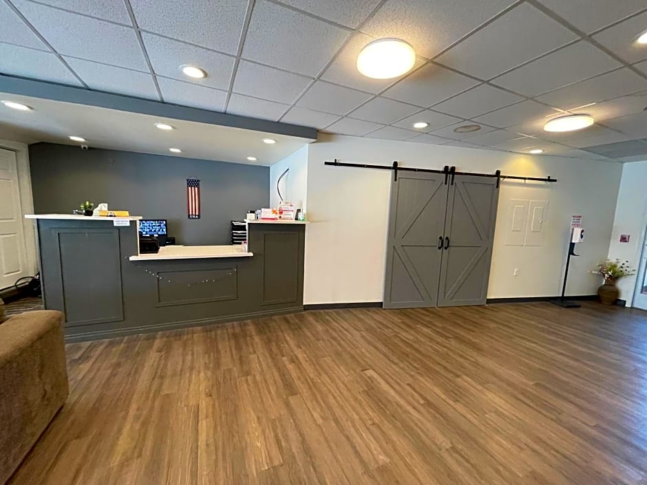 Days Inn by Wyndham Manitowoc