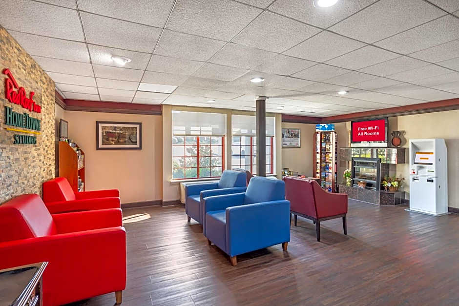 HomeTowne Studios by Red Roof Lancaster