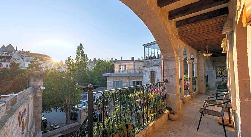 Aren Cave Hotel and Art Gallery