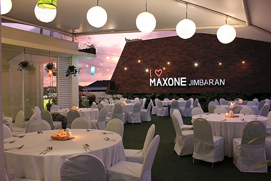 Maxonehotels At Bukit Jimbaran