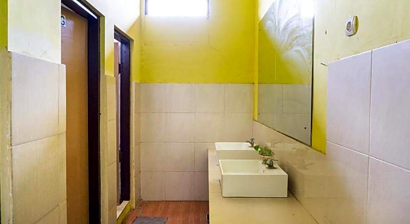 RedDoorz @ Hotel Surabaya Sumenep