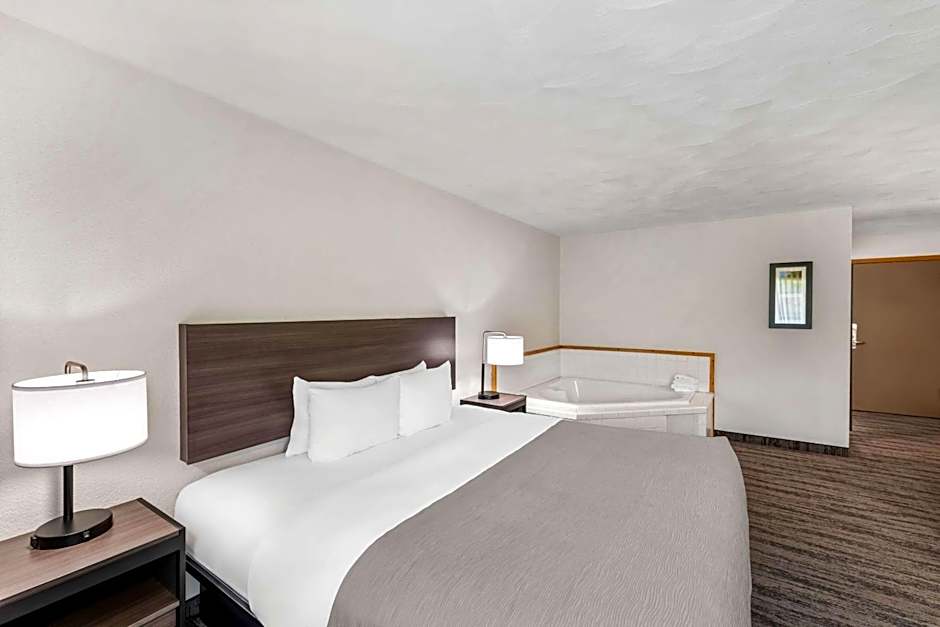 Quality Inn & Suites Munising