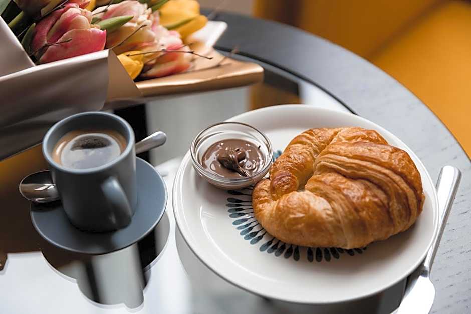 Roomstore Studio Apartments