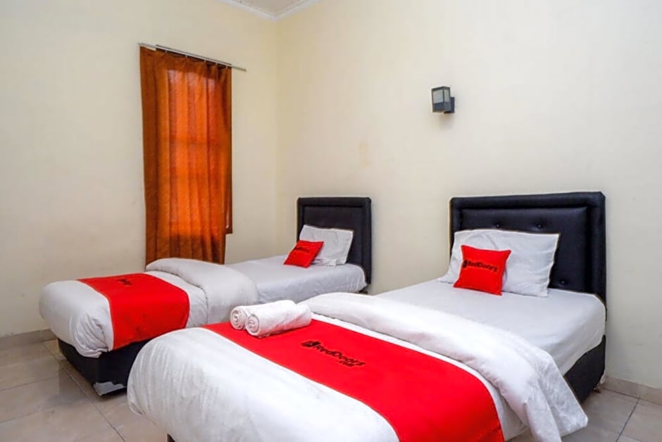 RedDoorz @ Hotel Sartika Yogyakarta