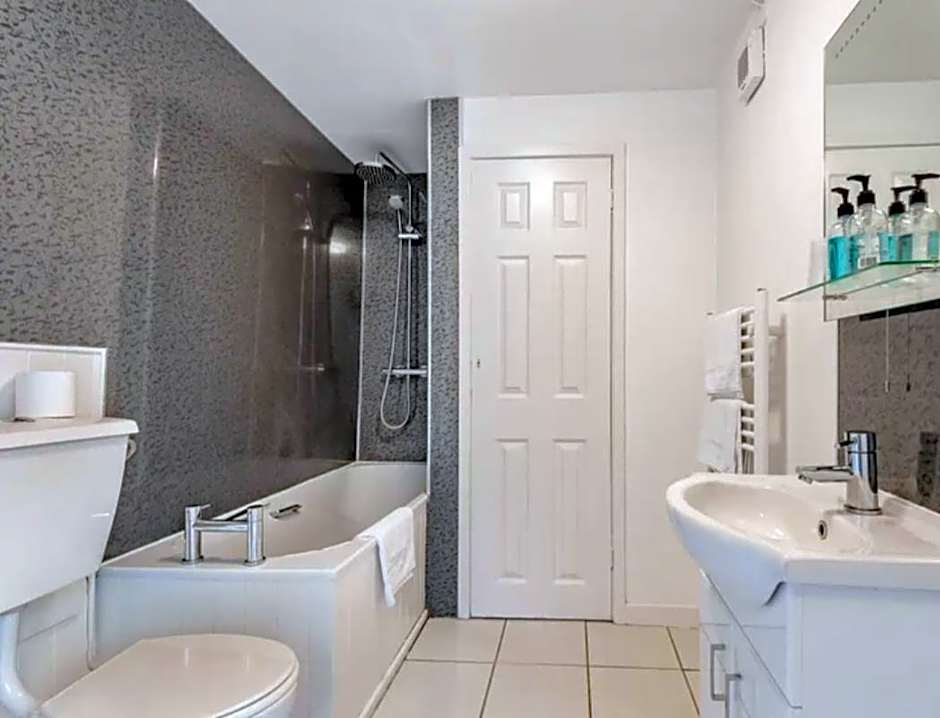 Curly Tail Accommodation