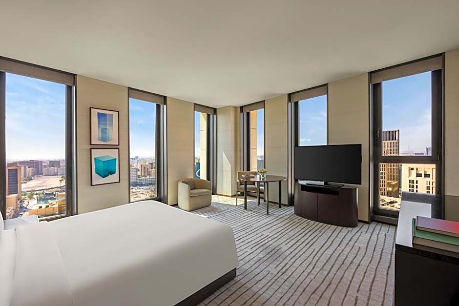Photo 1 of 5 of 1 King Bed, City View