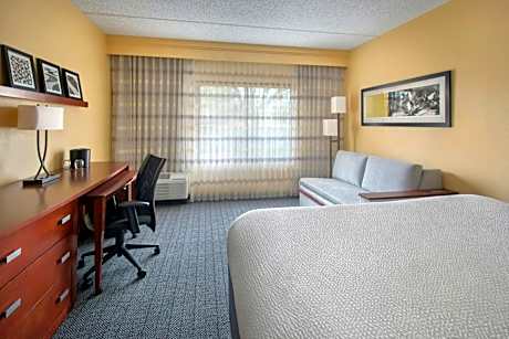 Courtyard by Marriott Mt. Laurel Cherry Hill