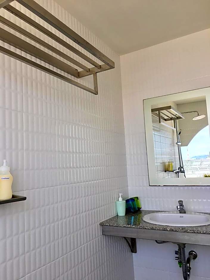 PierView Rooms