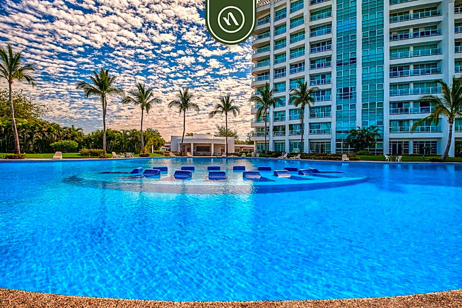 Amazing 2BR Condo with Pool and Access to VIDANTA