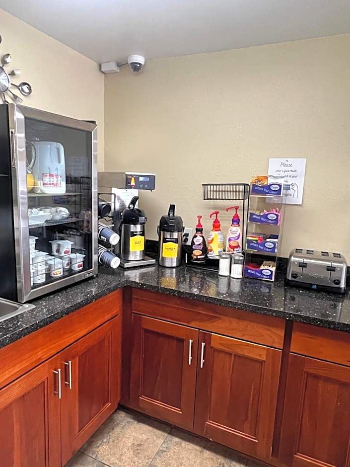 GuestHouse Inn & Suites Montesano