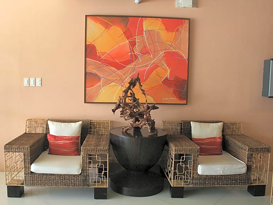 Allure Hotel & Suites