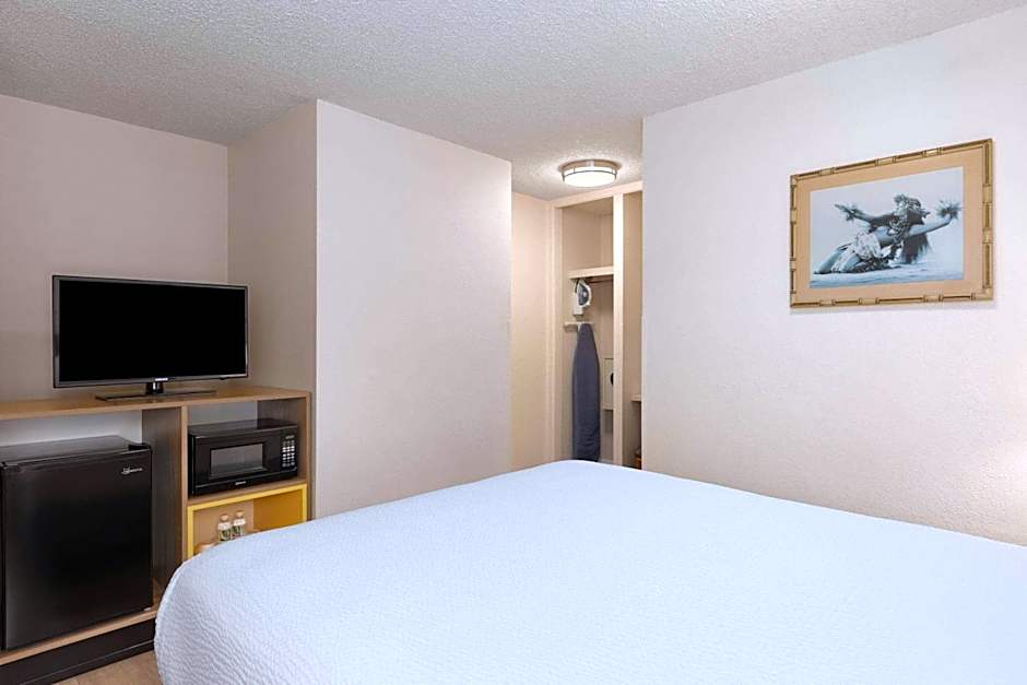 Days Inn by Wyndham Maui Oceanfront