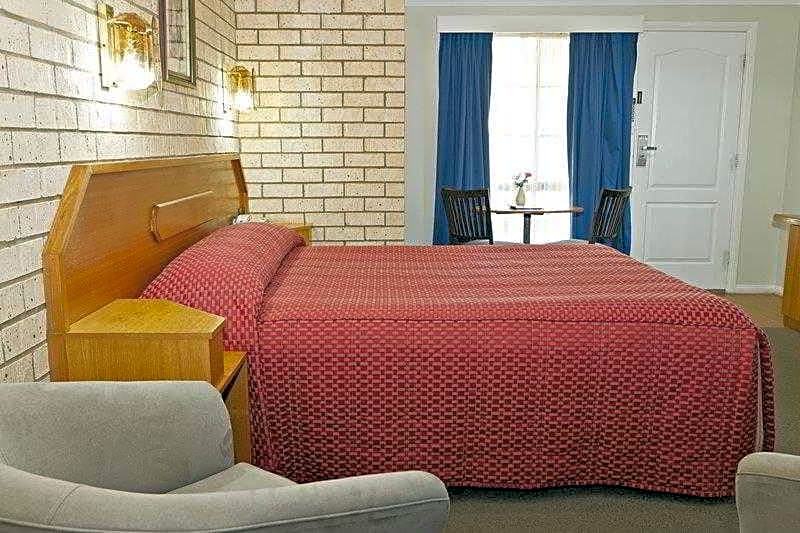 Hilltops Retreat Motor Inn