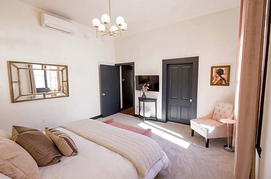 Speakeasy 2 Room Suite (Rm 5)