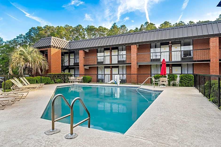 Days Inn by Wyndham Statesboro