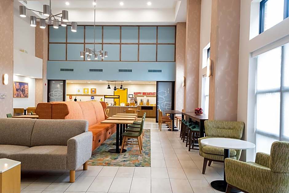 Hampton Inn & Suites Addison