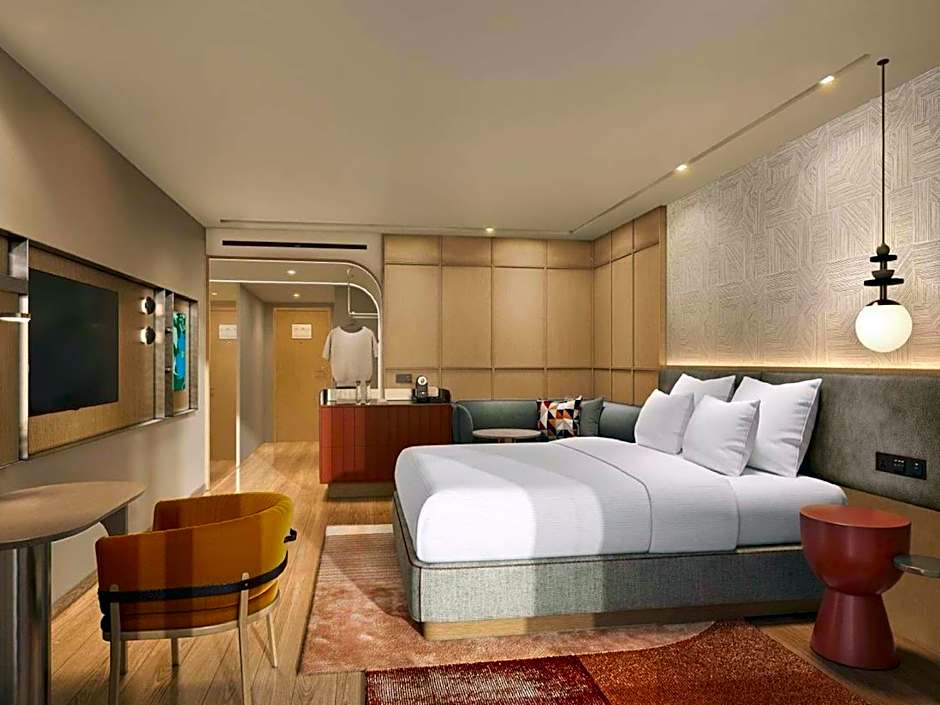 Photo 1 of 5 of Deluxe Executive 1 King Bed, City View