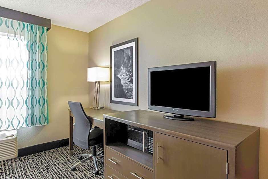 La Quinta Inn & Suites by Wyndham Hopkinsville