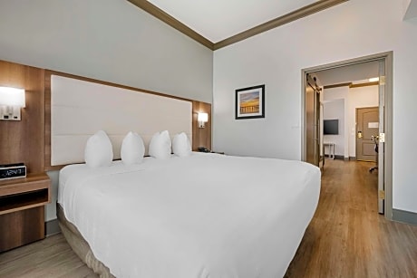 Executive King Suite - Non-Smoking