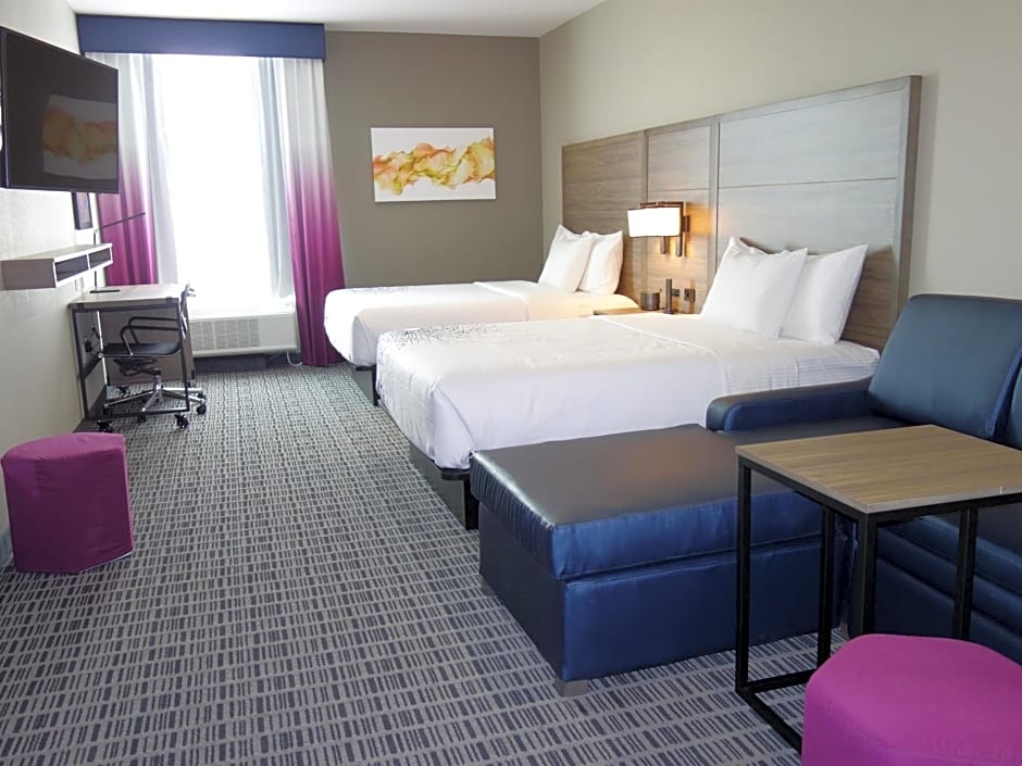 La Quinta Inn & Suites by Wyndham San Antonio Alamo City