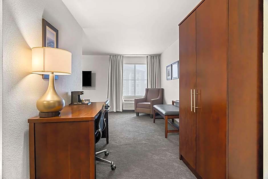 Comfort Inn & Suites near Tinley Park Amphitheater