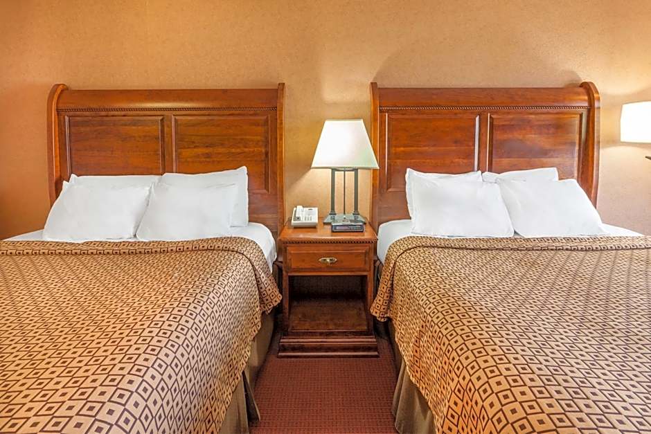 Ramada by Wyndham Mackinaw City Waterfront