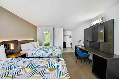 Deluxe Queen Room with Two Queen Beds - Non-Smoking