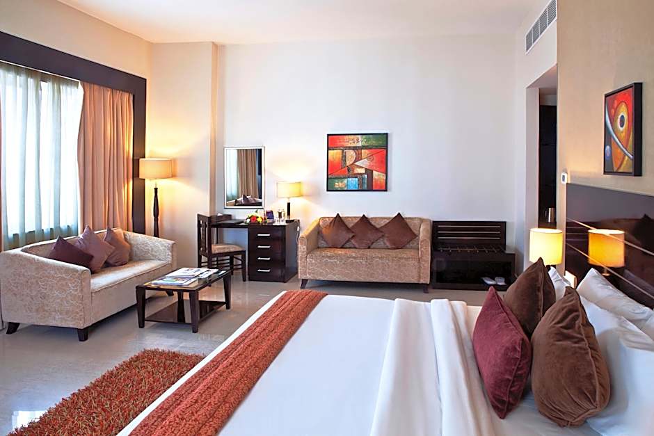 Landmark Riqqa Hotel