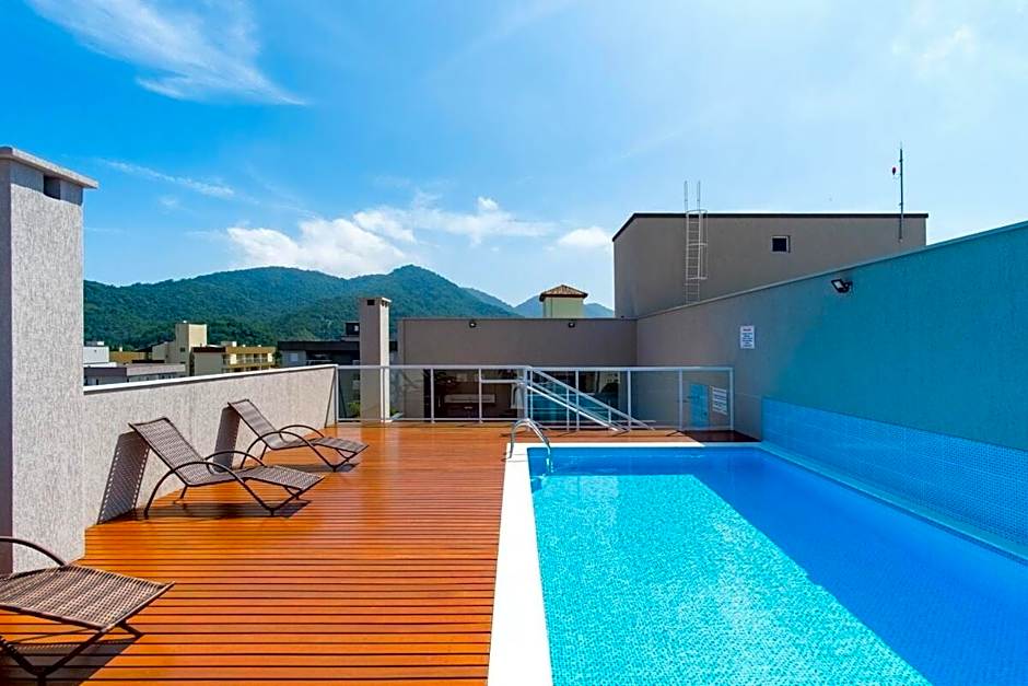 BH50: Charmoso, Com AR, Piscina e Varanda Gourmet