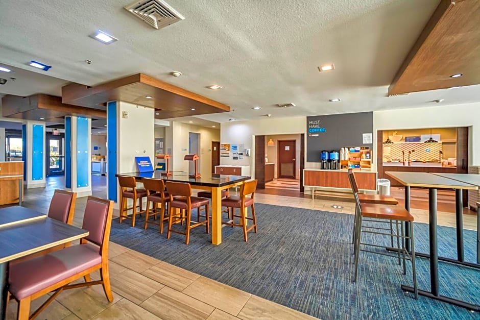Holiday Inn Express and Suites Beeville By IHG