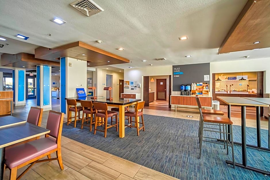 Holiday Inn Express and Suites Beeville