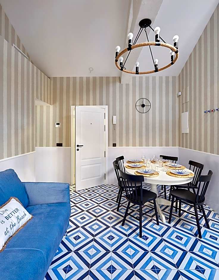 "Breeze" Aparthotel by Parrot`s House