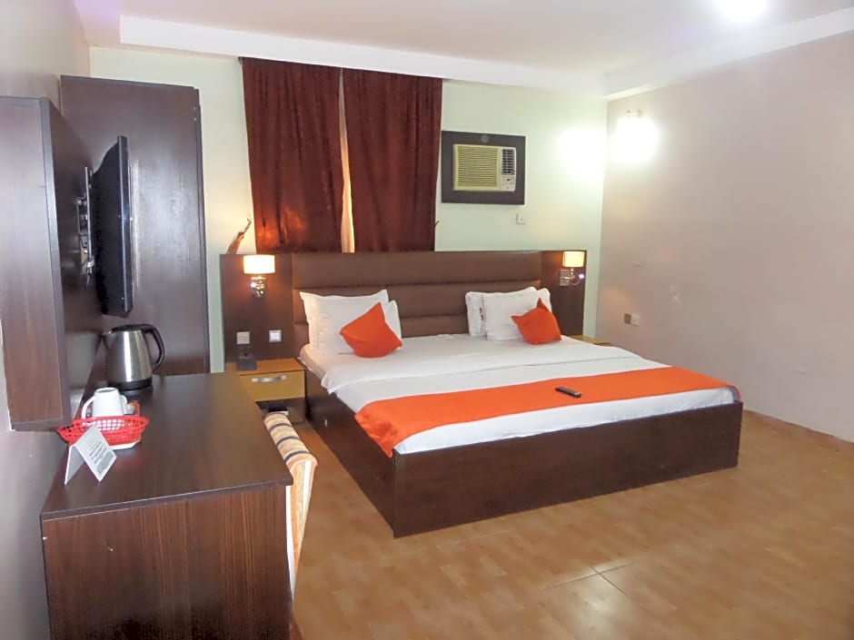 Downtown Royal Hotel GRA