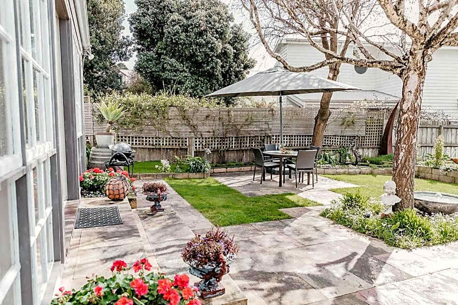 Edge17 Waterfront Apartment, plus Cottage with Garden View - Port Fairy