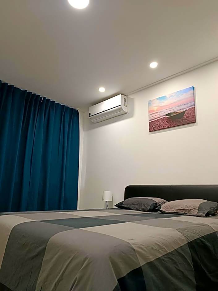 Plaza Caparica Hostel