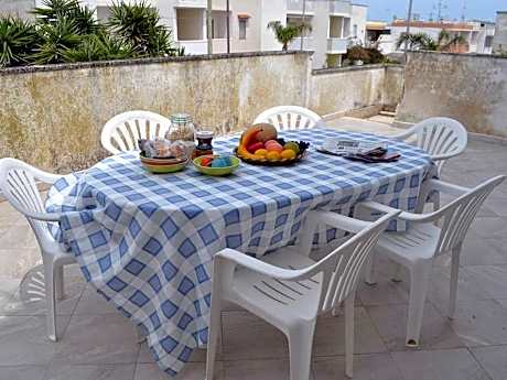 Charming Holiday Home Near The Beach With A Terrace Parking Available, Pets