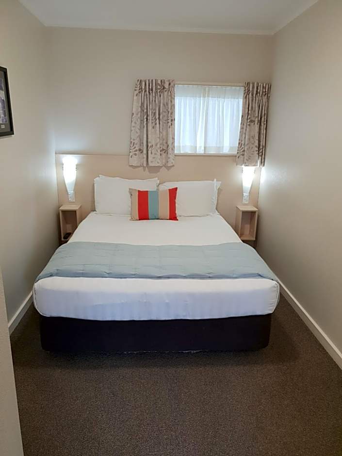 Hananui Lodge and Apartments