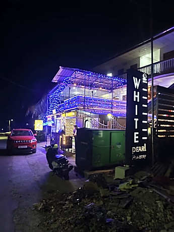 White Pearl Homestay