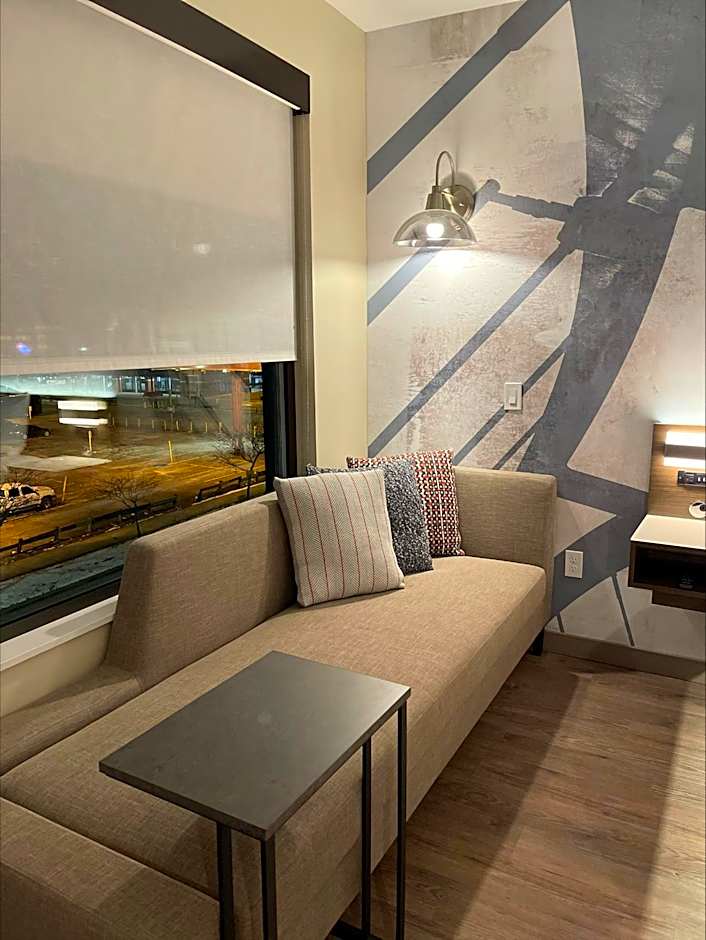 Cambria Hotel Minneapolis Downtown