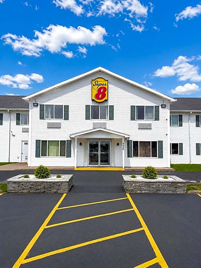 Super 8 by Wyndham Canandaigua